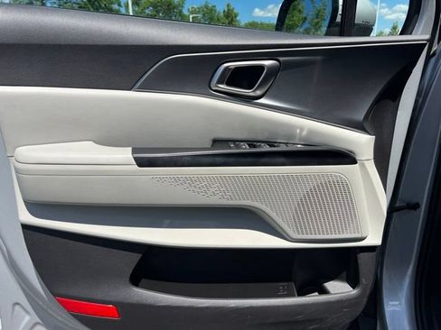 Used 2022 Kia Carnival LX FWD image 26