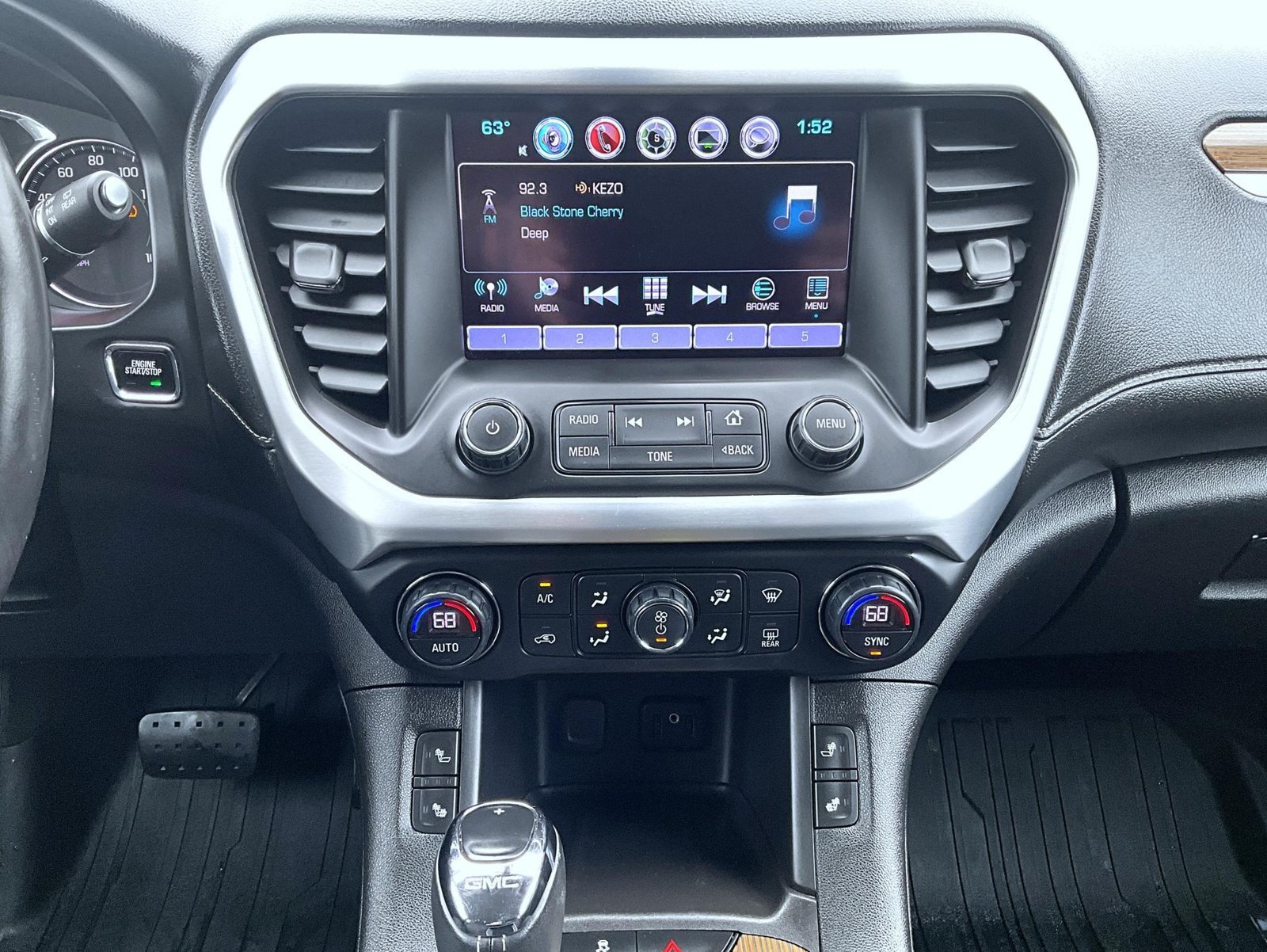 Used 2017 GMC Acadia SLE FWD image 18