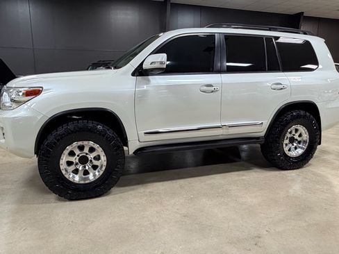Used 2014 Toyota Land Cruiser AWD/4WD image 2