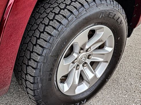 Used 2021 RAM 1500 Laramie image 12