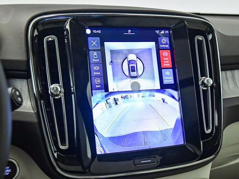 Certified 2026 Volvo XC40 B5 Plus w/ Protection Package Premier AWD/4WD image 27