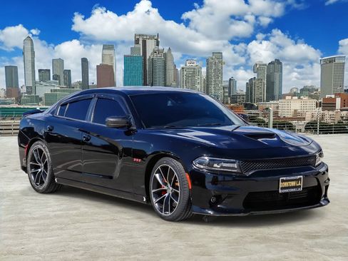 Used 2017 Dodge Charger R/T Scat Pack w/ Technology Group RWD image 3
