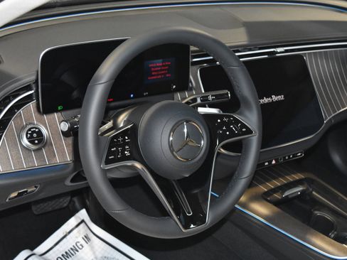 New 2026 Mercedes-Benz E 350 4MATIC Sedan image 2