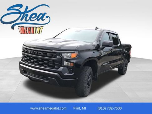 Used 2022 Chevrolet Silverado 1500 Custom Trail Boss w/ Midnight Edition AWD/4WD image 1