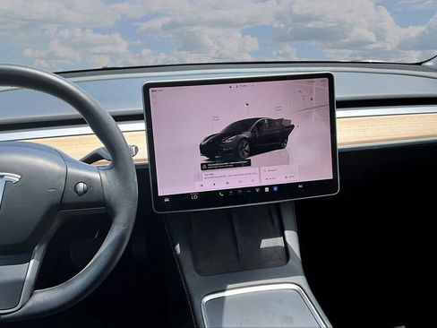Used 2023 Tesla Model 3 Standard Range RWD image 9