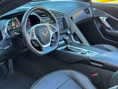 Used 2018 Chevrolet Corvette Stingray Convertible RWD image 8