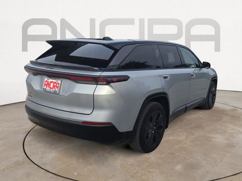 New 2025 Jeep Wagoneer S Launch Edition image 10