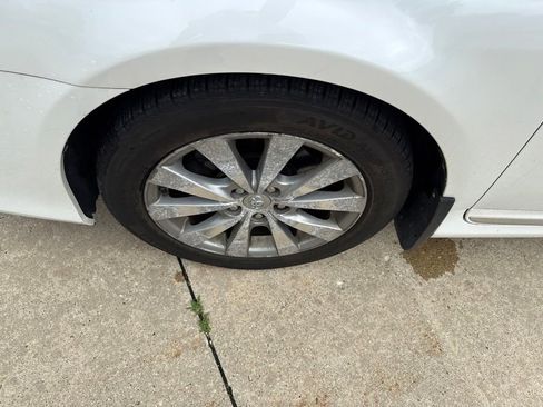 Used 2011 Toyota Avalon Limited FWD image 12