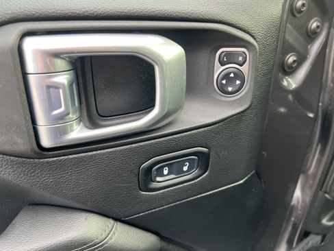 Used 2021 Jeep Wrangler Unlimited Sahara image 20