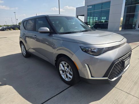 Used 2024 Kia Soul LX w/ Option Group 015 FWD image 1