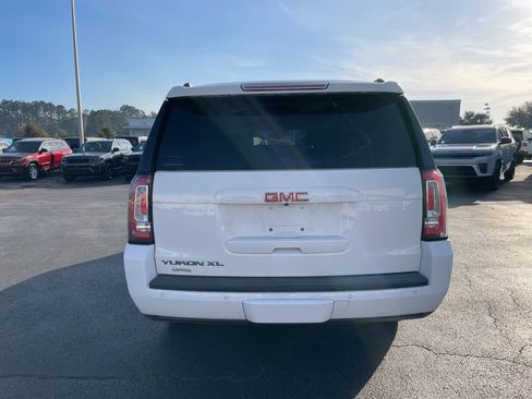 Used 2017 GMC Yukon XL SLE w/ SLE Value Package image 6
