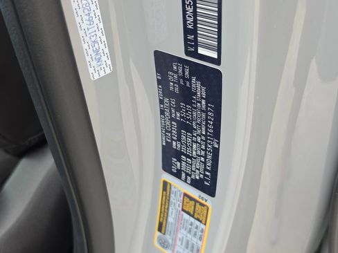 New 2026 Kia Carnival SX w/ SX Dark Edition Package FWD image 34