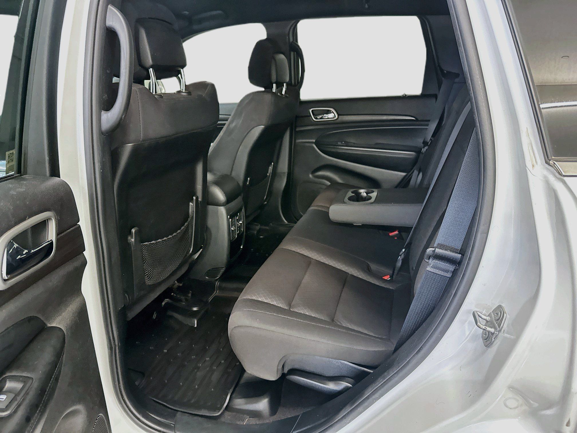 Used 2018 Jeep Grand Cherokee Laredo AWD/4WD image 29