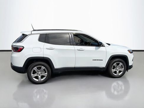 Used 2024 Jeep Compass Latitude w/ Altitude Special Edition AWD/4WD image 4