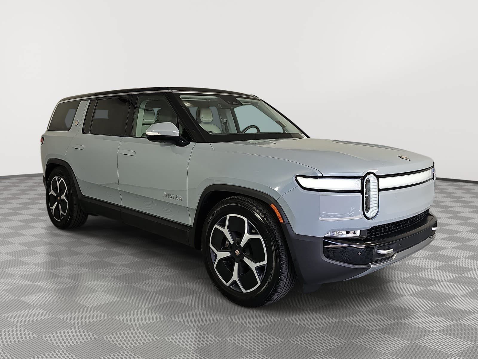Used 2024 Rivian R1S Adventure Dual AWD/4WD image 2