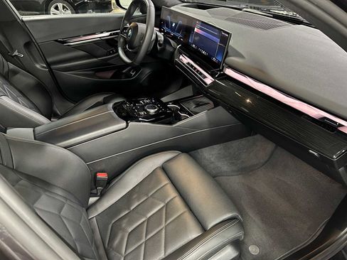 Used 2025 BMW i5 eDrive40i RWD image 11