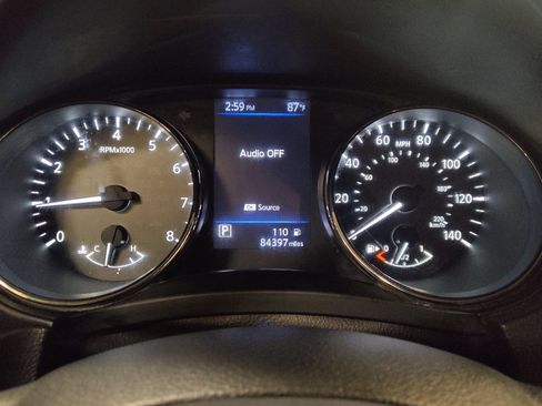 Used 2020 Nissan Rogue SV FWD image 23