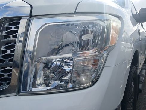 Used 2017 Nissan Titan SV AWD/4WD image 7
