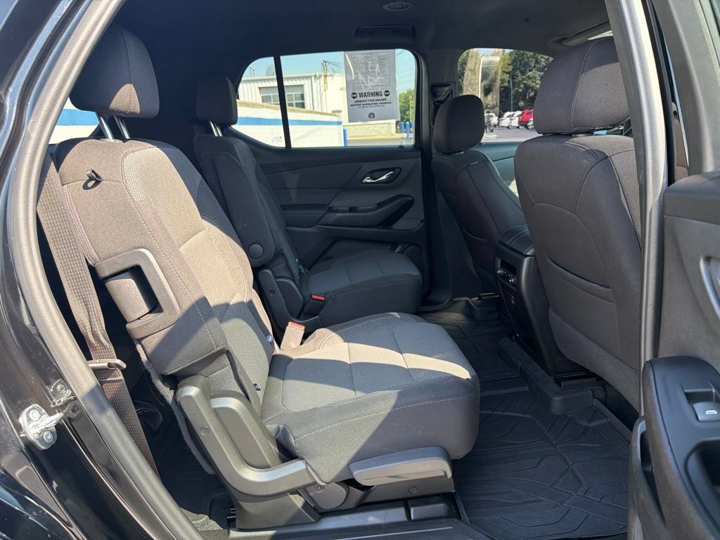 Used 2023 Chevrolet Traverse LT FWD image 23