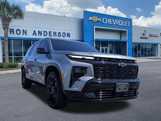 Used 2025 Chevrolet Traverse RS w/ LPO, Floor Liner Package FWD image 1