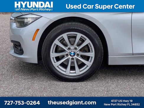 Used 2016 BMW 320i Sedan RWD image 10