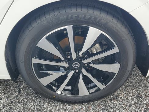 New 2025 Nissan Sentra SV w/ SV Premium Package image 7