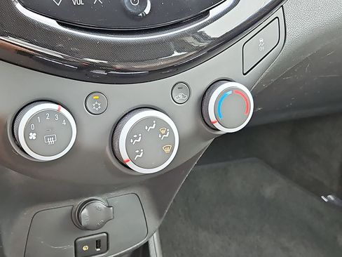 Certified 2014 Chevrolet Spark LT FWD image 21