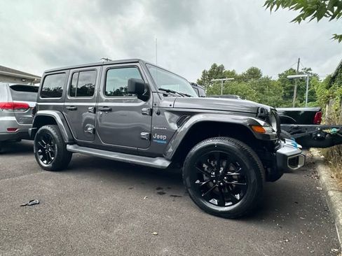 Used 2022 Jeep Wrangler Unlimited Sahara w/ Cold Weather Group AWD/4WD image 21