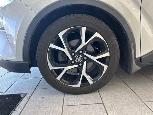 Used 2018 Toyota C-HR XLE image 8