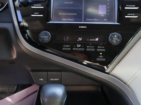 Used 2020 Toyota Camry SE image 23