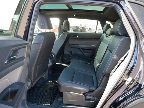 Certified 2023 Volkswagen Atlas Cross Sport SEL R-Line image 17