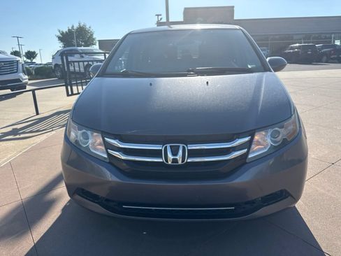 Used 2017 Honda Odyssey SE image 2