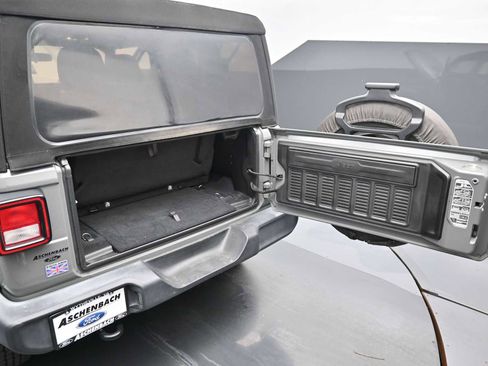 Used 2019 Jeep Wrangler Sport AWD/4WD image 12