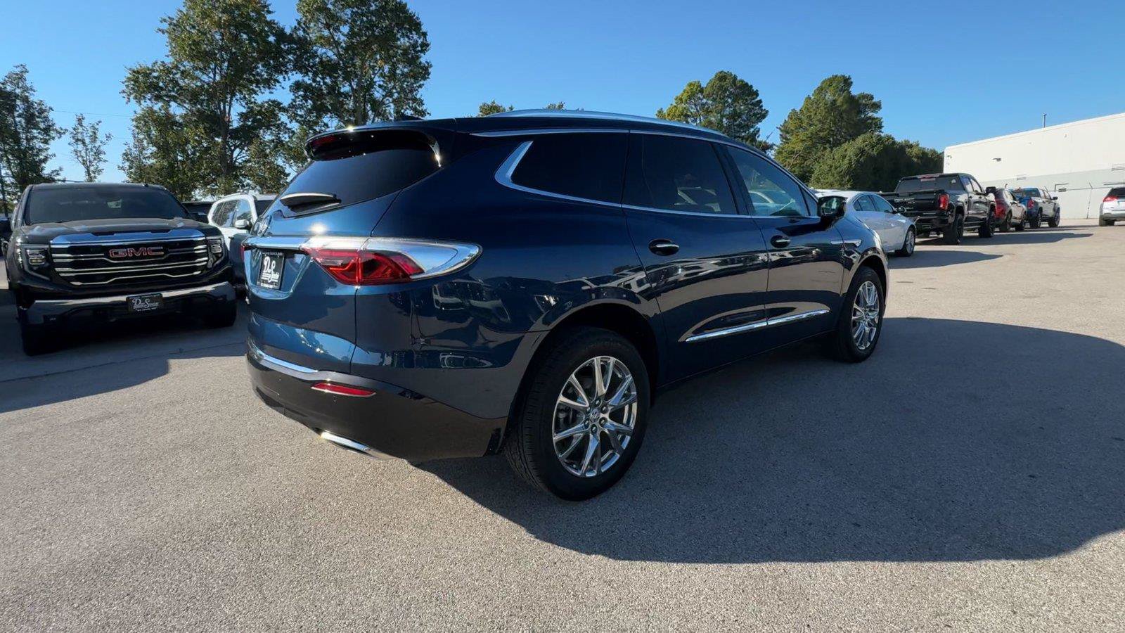 Used 2023 Buick Enclave Premium FWD image 9