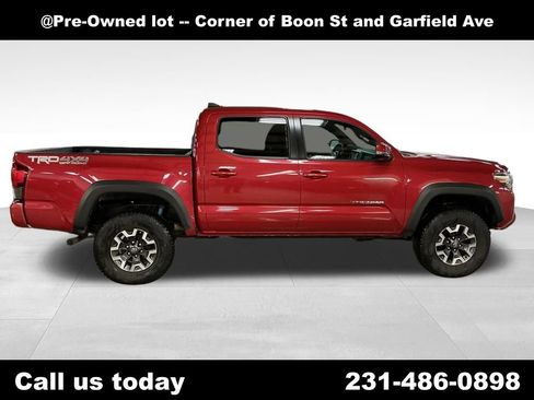 Used 2019 Toyota Tacoma TRD Off-Road w/ Technology Package image 6