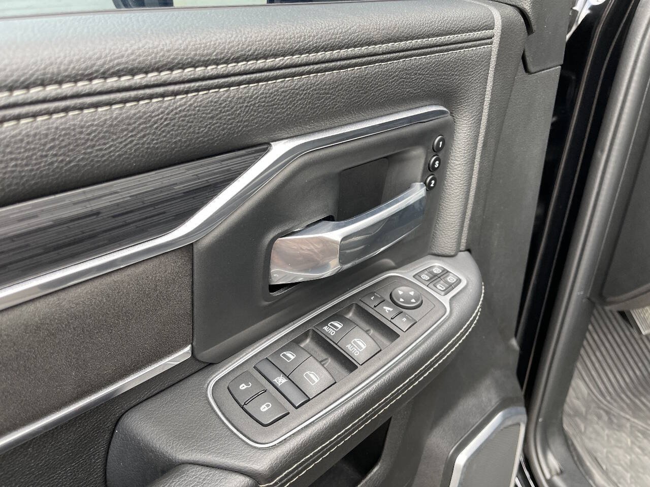 Used 2024 RAM 3500 Laramie w/ Night Edition AWD/4WD image 13
