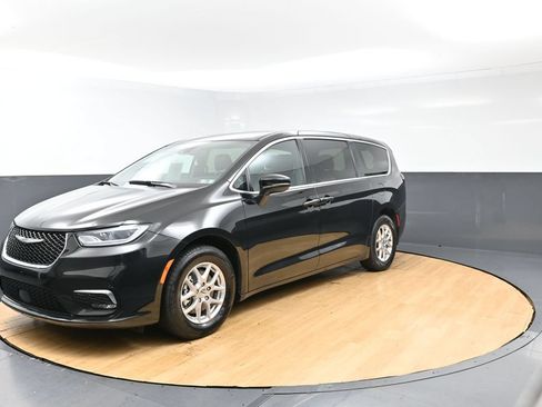 Used 2025 Chrysler Pacifica Select FWD image 7