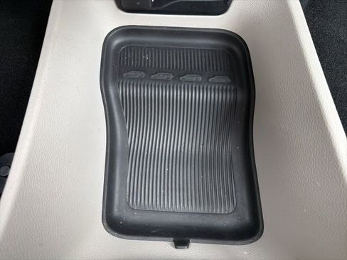 Used 2024 Chrysler Pacifica Touring-L image 32