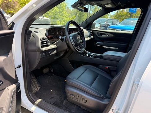 Used 2025 Chevrolet Traverse LT w/ Enhanced Driving Package FWD image 18