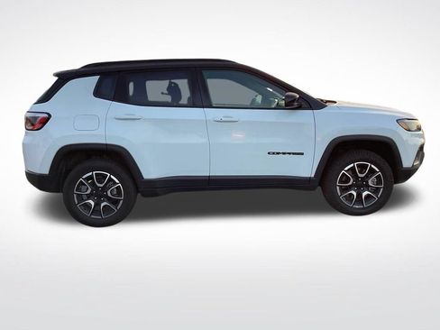 Used 2024 Jeep Compass Trailhawk AWD/4WD image 11