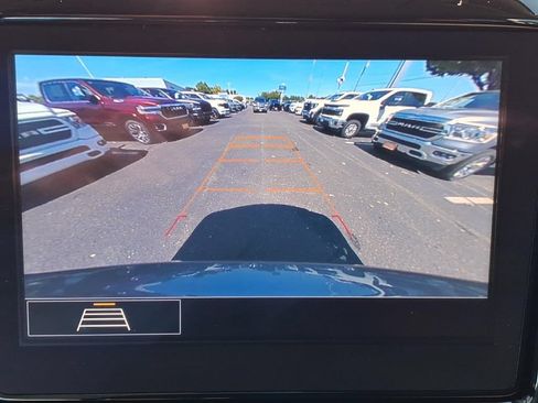 Used 2021 Chevrolet Traverse LT AWD/4WD image 9