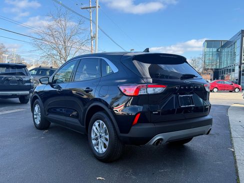 Used 2021 Ford Escape SE image 3