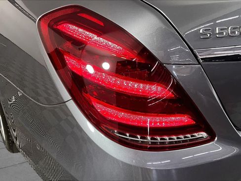 Used 2018 Mercedes-Benz S 560 Sedan image 27