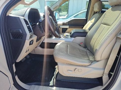 Used 2018 Ford F150 Lariat w/ Equipment Group 502A Luxury AWD/4WD image 13