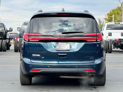 Used 2023 Chrysler Pacifica Limited w/ S Appearance Package AWD/4WD image 6