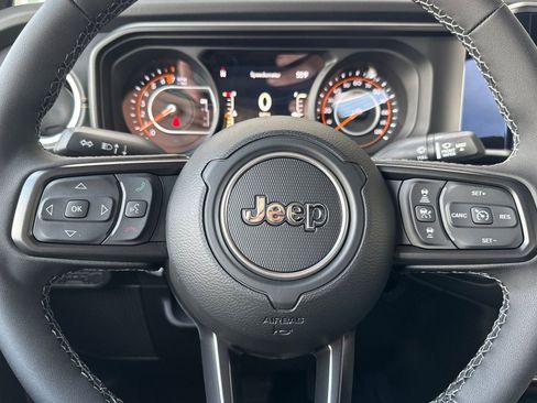 New 2025 Jeep Gladiator Sport image 28