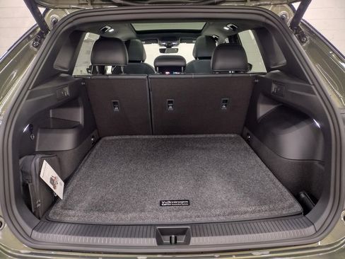 New 2025 Volkswagen Tiguan SE R-Line image 15