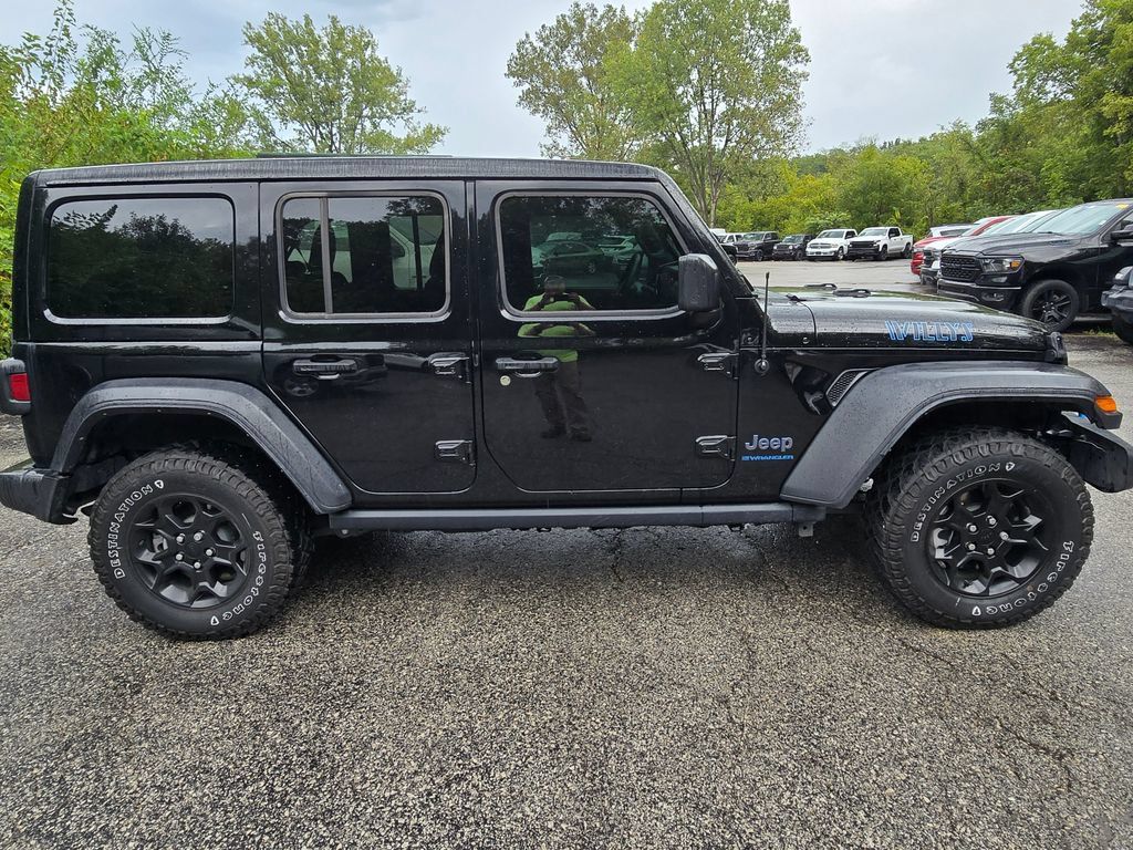 Used 2023 Jeep Wrangler Unlimited w/ Sun & Screen Package AWD/4WD image 11