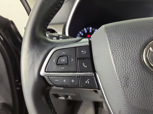 Used 2021 Toyota Highlander XLE AWD/4WD image 23