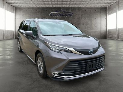 Used 2021 Toyota Sienna XLE